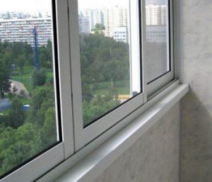 Остекление балконов в Томске, утепление и отделка. Заказать недорогое и качественное остекление балконов, холодное остекление.